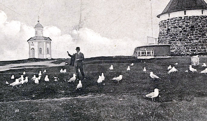         1900 .