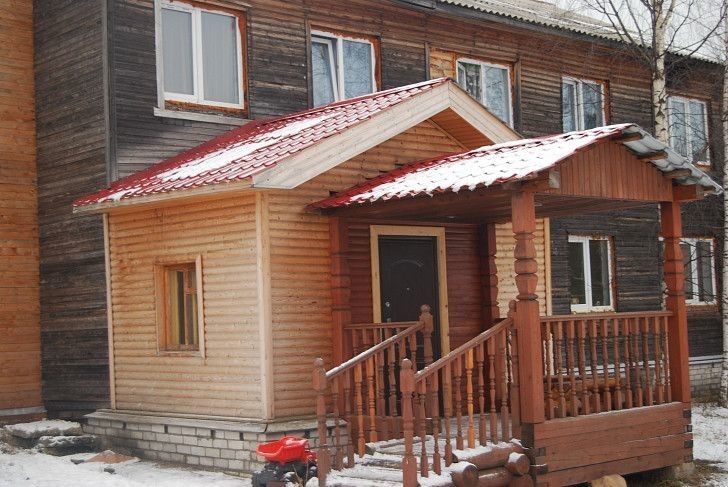 Дом карпогоры. Деревянные кони карпогоры. Дом карпогоры. Дом карпогоры. Пинежский дом-изба.